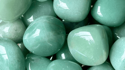 The Healing Properties of Aventurine: Nature's Green Gem of Prosperity